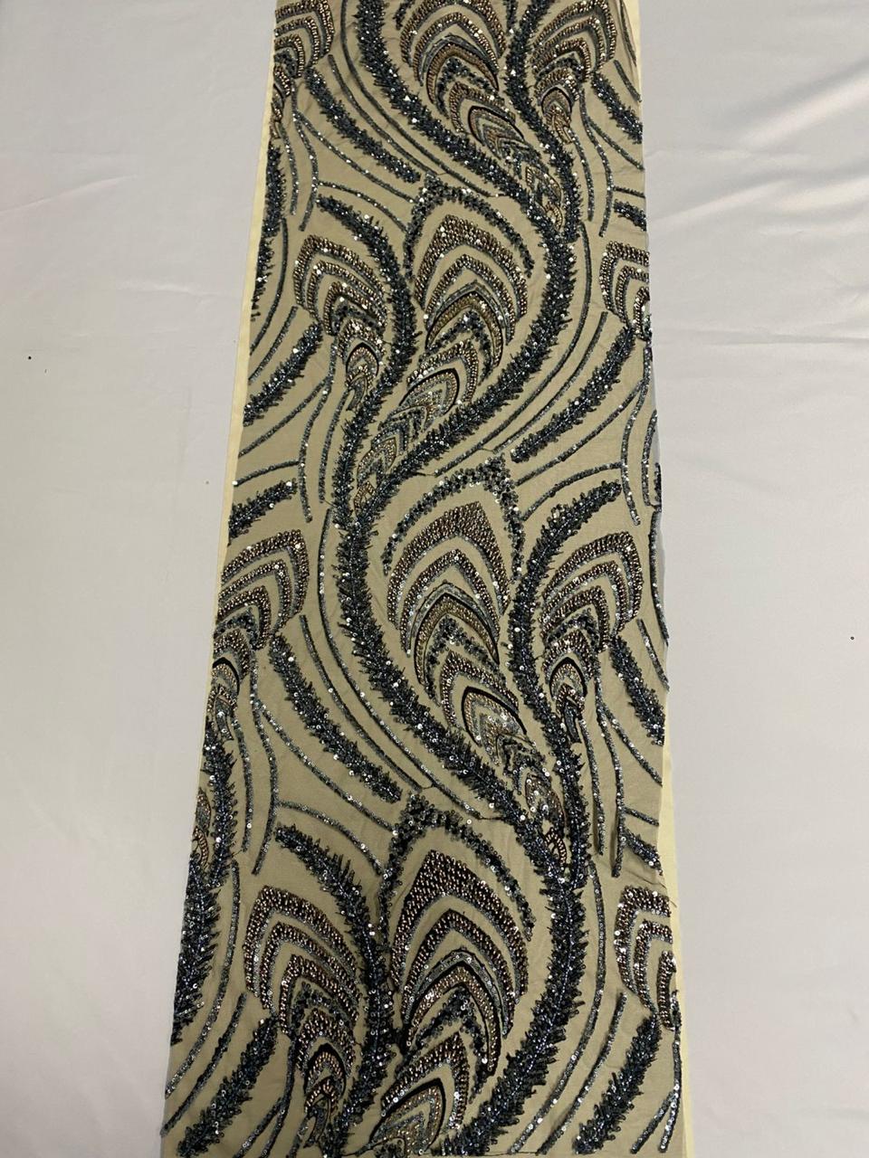 BORDADO COM PEDRARIA HS-1055