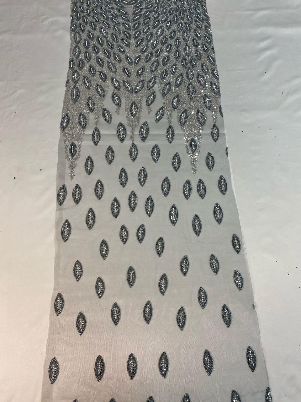 BORDADO COM PEDRARIA HT-70564