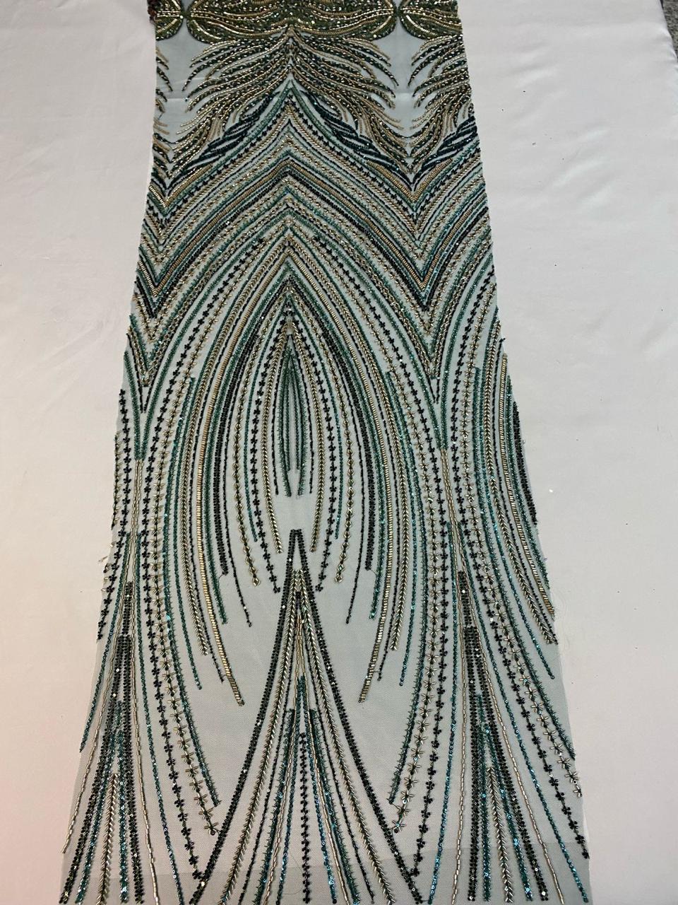 BORDADO COM PEDRARIA HT-70580