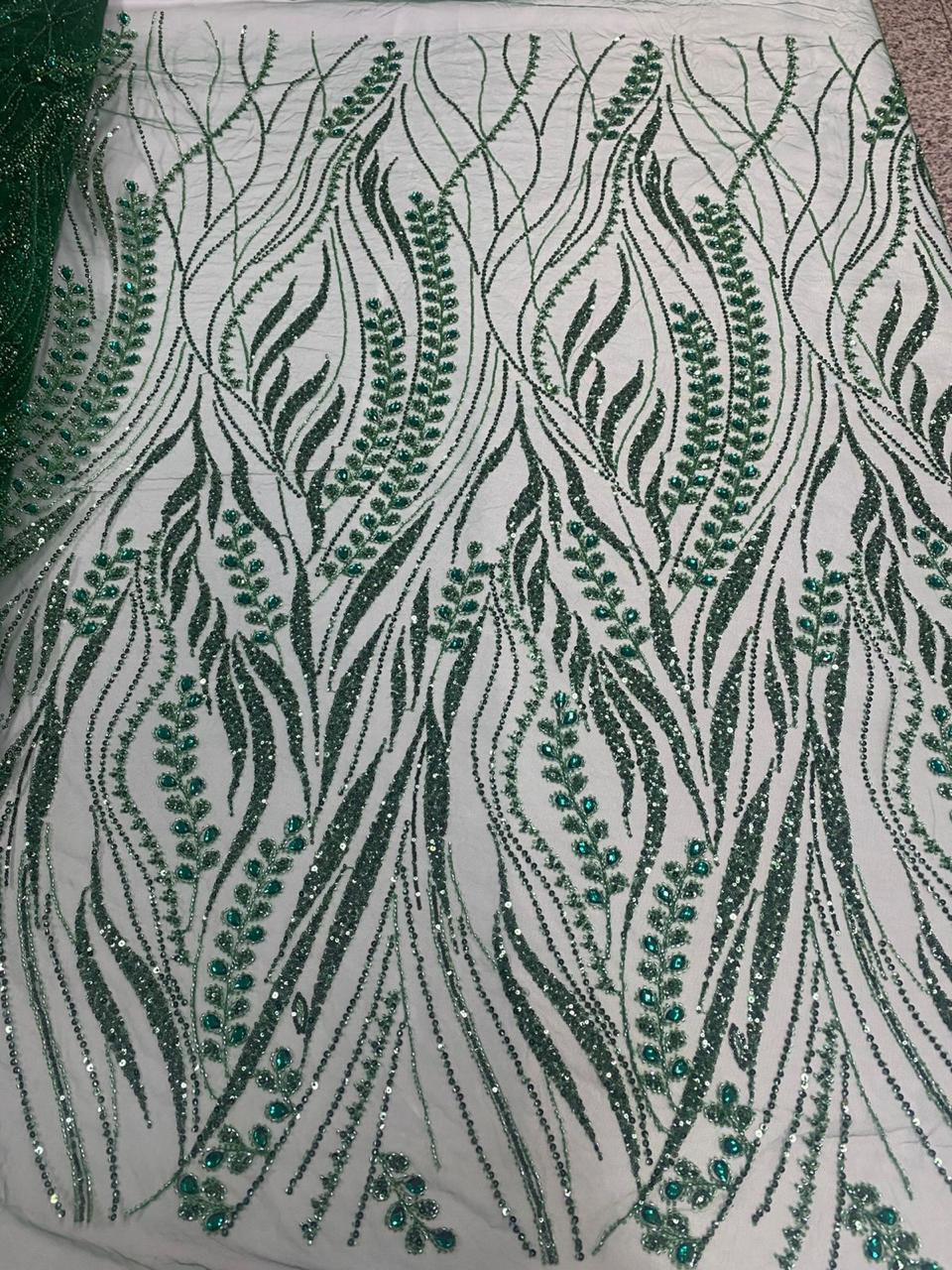 BORDADO COM PEDRARIA TM0615853B